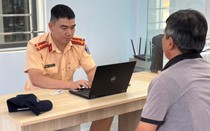 Phát hiện tài xế đi không đúng làn đường, chủ doanh nghiệp chủ động tới cơ quan trình báo xử lý
