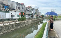 Kênh hào Thành cổ Vinh đen đặc, bốc mùi: Di tích trăm năm "kêu cứu"