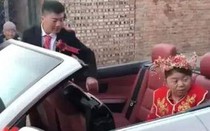 Cô dâu 50 tuổi cưới chú rể 30 tuổi, dân mạng dậy sóng