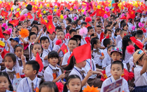Bản tin 4/9: Nhiều trường học từ chối nhận hoa trong lễ khai giảng