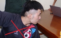 Bắt đối tượng đâm bạn trọng thương rồi dùng dao cố thủ