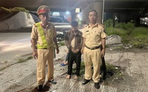 Đồng Nai: CSGT kịp thời ngăn chặn một thanh niên nhảy cầu