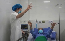 Can thiệp thành công túi phình mạch não cho cụ bà 90 tuổi