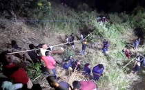 Xe buýt lao xuống vực khiến 15 người tử vong, 16 người bị thương