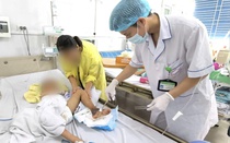 Tự chữa thuốc nam, bé trai 4 tuổi nhập viện vì hoại tử chân