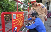Vượt cần chắn khi tàu hỏa tới ở Đà Nẵng: Đừng để nhanh một giây, gánh hậu quả cả đời