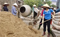 Tình người ấm áp nơi miền Trung: Chung tay dựng nhà cho người khó khăn
