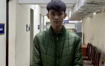 Hà Nội: Nam nhân viên quán cà phê bị đồng nghiệp đánh hội đồng, đuổi chém dã man