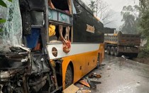 Xác định nguyên nhân xe khách bị xe tải tông nát đầu ở Yên Bái
