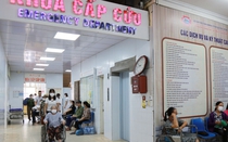 2 học sinh nhập viện cấp cứu vì hút thuốc lá điện tử