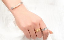 Bỏ túi ngay “bí kíp” chọn vòng tay cho outfit mùa hè thêm ấn tượng