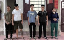 Chém người đàn ông đang đi bộ với bạn gái, 5 đối tượng "chém thuê" bị bắt