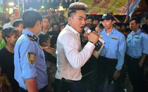 Ca sĩ quê Nghệ An bị khán giả ném búa, đinh khi đang diễn, phải nhờ an ninh giải quyết