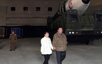 Con gái ông Kim Jong Un bất ngờ lộ diện