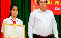 Vĩnh Long: Nữ sinh lớp 9 được UBND tỉnh tặng Bằng khen