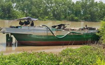 Công an nổ súng bắt “cát tặc” trên sông Hậu