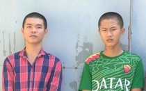 Bắt 2 thiếu niên chém người đi đường cướp xe máy lúc rạng sáng