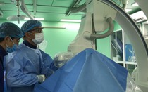 Bác sĩ tiết lộ kỹ thuật phẫu thuật thành công cứu 2 cụ ông 101 tuổi