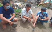 Nhóm con bạc bất chấp dịch bệnh Covid-19 tụ tập đá gà ăn tiền