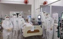 Cần Thơ: Ê-kíp bác sĩ cứu sống bệnh nhân Covid-19 nguy kịch