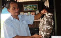 Lão nông miền Tây sở hữu nhiều cổ vật quý 200 năm tuổi