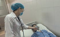 Nội soi cấp cứu lấy dị vật khăn giấy trong phế quản bệnh nhân ung thư