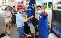 Giá xăng lại tăng hơn 300 đồng/lít từ chiều nay