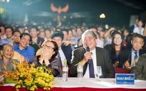 Người vợ bí mật của "đại gia hút thuốc lào đi Rolls Royce" và chuyện tình nên duyên nhờ cánh bèo