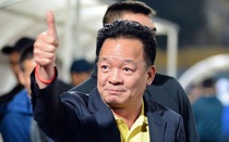 Động thái bất ngờ của bầu Hiển giữa lúc "nước sôi lửa bỏng"