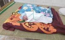 3 nhân viên y tế ngất xỉu sau khi đỡ đẻ cho sản phụ nhiễm Covid-19