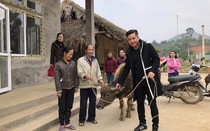 Ca sĩ Tuấn Hưng tiếp tục xây 2 ngôi nhà tặng 2 gia đình nghèo ở Yên Bái