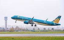 Thiệt hại vì dịch Covid-19, Vietnam Airlines bán 5 máy bay A321, thoái vốn khỏi Cambodia Angkor Air