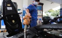 Giá xăng giảm lần thứ 8 liên tiếp, còn dưới 11.000 đồng/lít