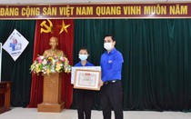 Tặng bằng khen cho nữ sinh nhặt được 500 triệu trả người đánh rơi