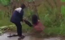 Điều tra clip nữ sinh lột đồ đánh bạn giữa đường ở Hà Tĩnh