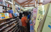 Hà Nội: "Cháy" sách giáo khoa, "cò" lợi dụng nâng giá