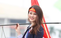 Hot girl "đốt nóng" không khí trước trận chung kết Việt Nam và Malaysia