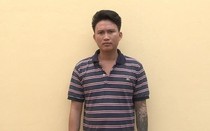 Giả vờ hỏi đường, nam thanh niên bất ngờ giật sợi dây chuyền của cụ bà giữa đồng vắng