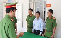 An ninh hình sự 24h: Tạm giữ hình sự 2 đối tượng vụ chủ thầu trả lương bằng ma túy cho công nhân; Tài xế đánh cảnh sát giao thông khi bị đo nồng độ cồn