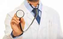 "Yêu râu xanh" mặc áo blouse trắng: Sự bệnh hoạn sau yêu cầu cởi áo... đo điện tim, khám mũi