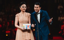 Thu Quỳnh run rẩy không biết nói gì khi nhận giải cho phim Về nhà đi con