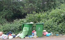 Hà Nội: Bàng hoàng phát hiện thi thể cháu bé mới sinh trong thùng rác