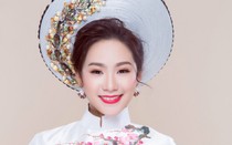 Lương Bích Hữu khoe vẻ đẹp không tuổi trong tà áo dài