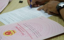 Cần lưu ý gì khi mua bán nhà đất mà sổ đỏ ghi tên hộ gia đình?