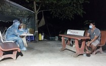 Thuê xe “luồng xanh” chở cả người lẫn xe máy từ vùng dịch về