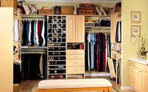 Sáng cười: Điều bất ngờ trong tủ quần áo của vợ