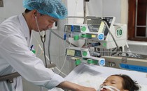 Ăn phải bánh mì có tẩm thuốc diệt chuột, bé gái nhập viện trong tình trạng hôn mê