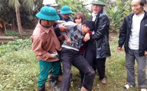 Nguyên trưởng thôn bị Công an xã còng tay trái pháp luật?