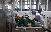 Mang hung khí đi đánh nhau, một thanh niên bị chém tử vong