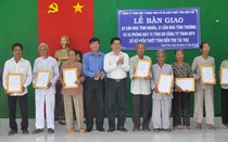 Trao nhiều nhà tình thương, tình nghĩa cho gia đình chính sách, hộ nghèo